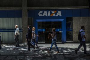 Caixa atualiza serviços de poupança com cartão integrado; confira a novidade