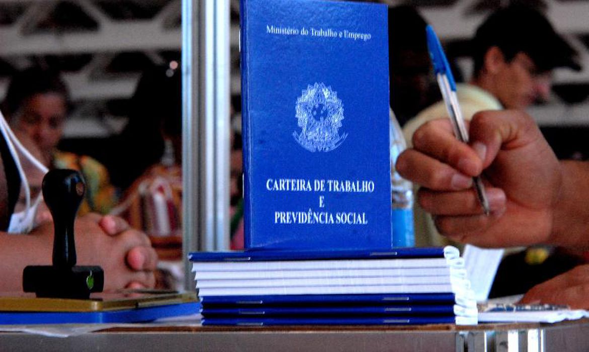 Trabalhadores podem se aposentar por idade ou tempo de contribuição ao INSS