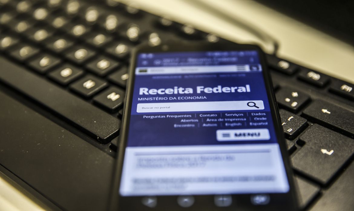 Contribuintes devem regularizar situação para receber restituição do imposto de renda