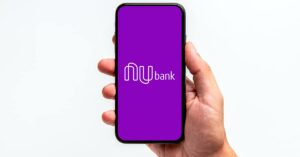 Nubank garante R$ 464,58 mensais para investidores; saiba como