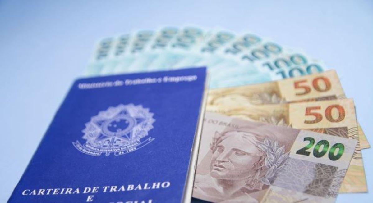 Trabalhadores podem receber PIS/PASEP de até R$ 1.412 em 2024