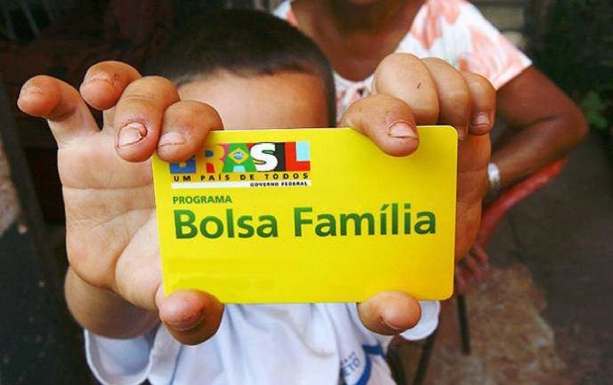 Beneficiários do Bolsa Família com o NIS de final 4 e 9 vão receber antecipadamente em abril