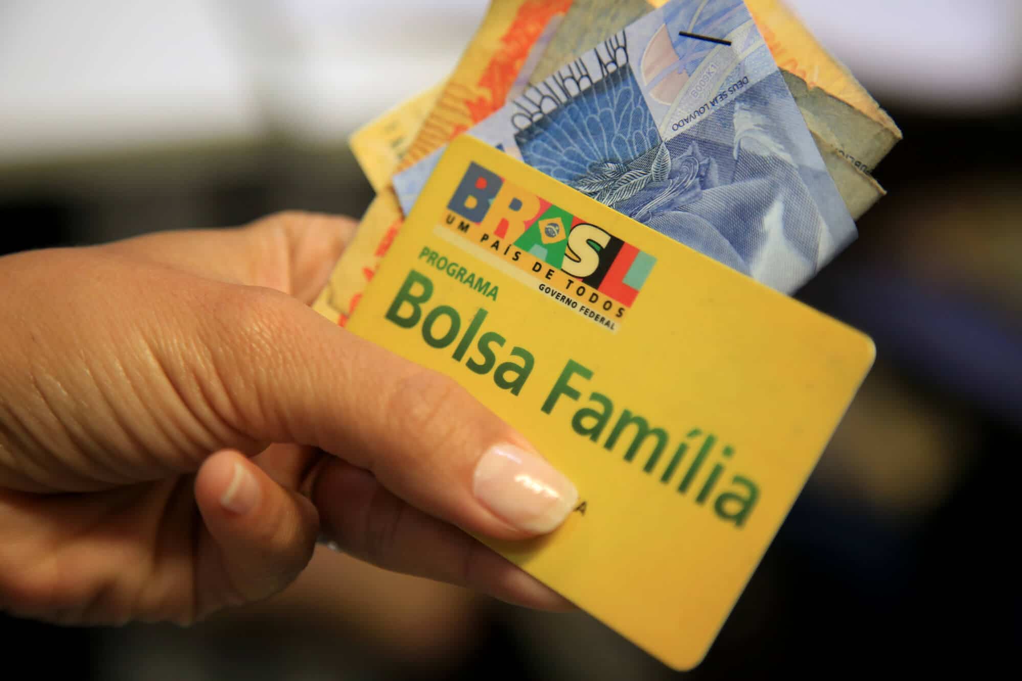 Repasses do Bolsa Família ocorrem conforme o último dígito do NIS dos usuários