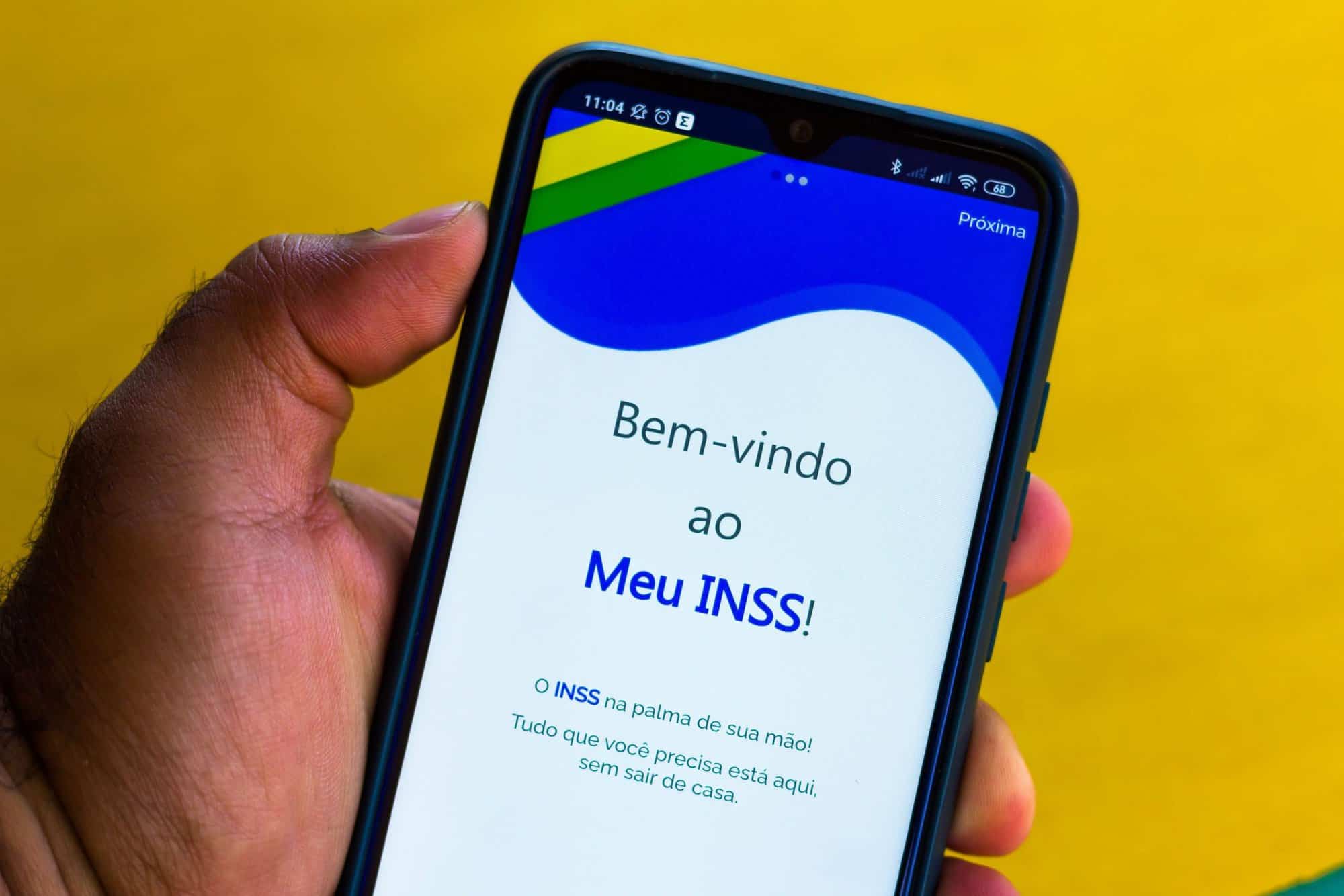 Beneficiários podem consultar valores pelo site do INSS ou pelo aplicativo do instituto