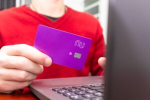 Cartão de crédito adicional do Nubank: saiba como solicitar